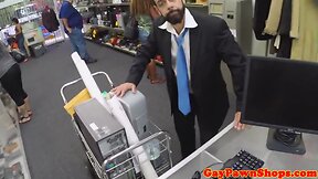Straight bearded pawnclient fucks pawnbroker
