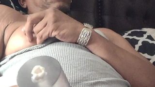 Enticing performance: a flirtatious display